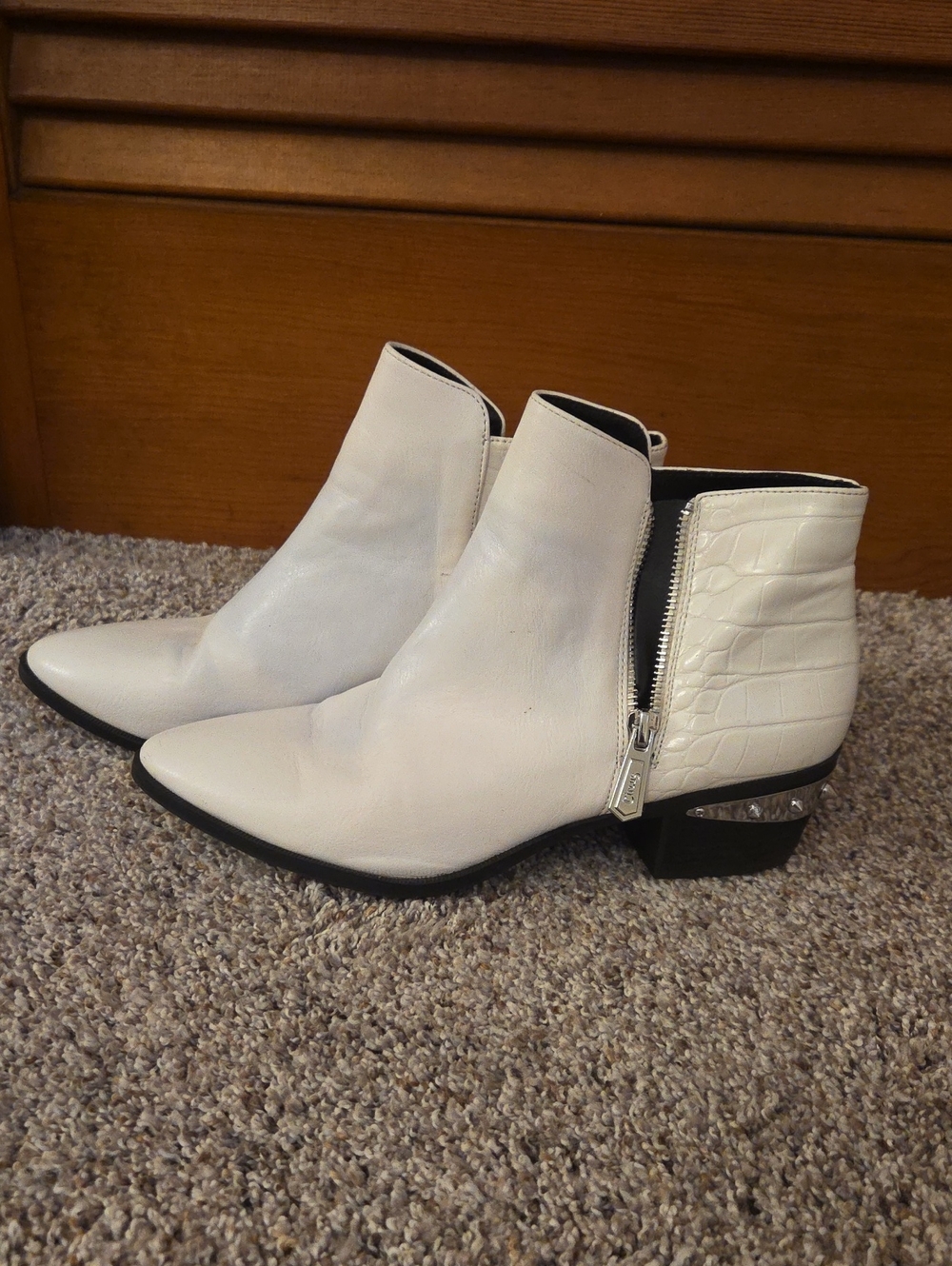 Circus By Sam Edelman Pointed Toe White Ankle Boot Women's Size 8.5